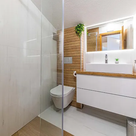 Cozy In Kastel Kambelovac With Kitchen *