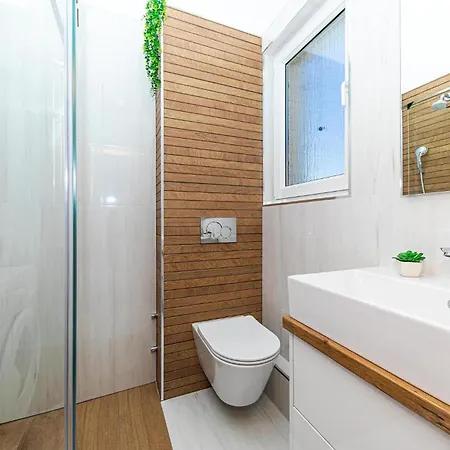 Apartment Cozy In Kastel Kambelovac With Kitchen