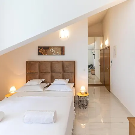 Cozy In Kastel Kambelovac With Kitchen Apartment Kastela
