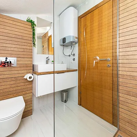 Cozy In Kastel Kambelovac With Kitchen * Kastela