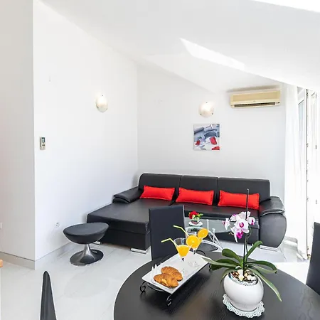 Apartment Cozy In Kastel Kambelovac With Kitchen *