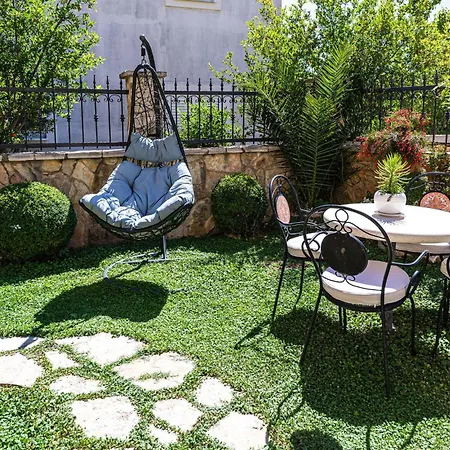 Cozy In Kastel Kambelovac With Kitchen Apartment Kastela