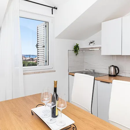 Cozy In Kastel Kambelovac With Kitchen * Kastela