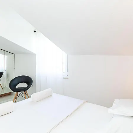 Cozy In Kastel Kambelovac With Kitchen Apartment *