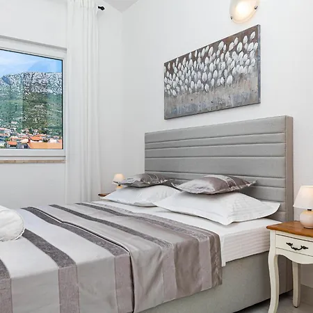 Cozy In Kastel Kambelovac With Kitchen Apartment Kastela